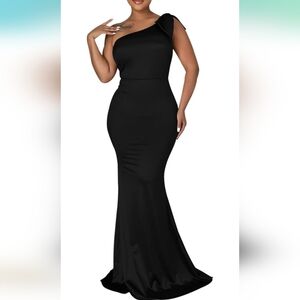 Elegant Black PLUS SIZE One-Shoulder Evening Gown